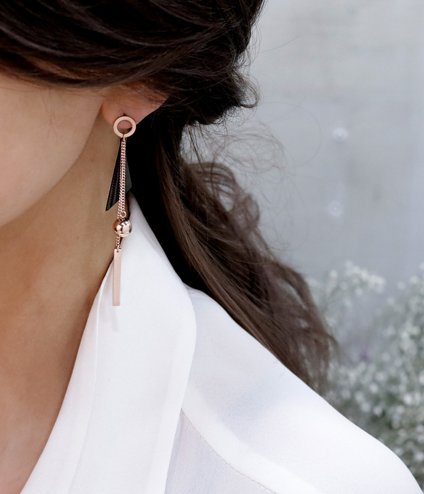 <b><p>Haan Surge Steel earring titium staless Simp</p></b><b><p>しオンドゥ 書かれているカールスチール イヤリング チタン ステンレス シンプルな</p></b><br /><br /><p align='center'>