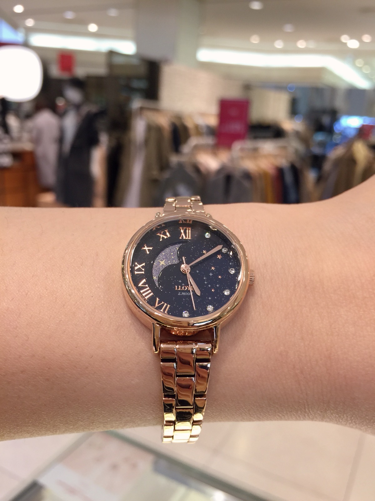 <b><p>Lloyd Sun Moon Gate female met cck LL2G18361CSS</p></b><b><p>ロイド ソンエンドア 女性 メタル 時計 LL2G18361CSS CGG 30代</p></b><br /><br /><p align='center'>