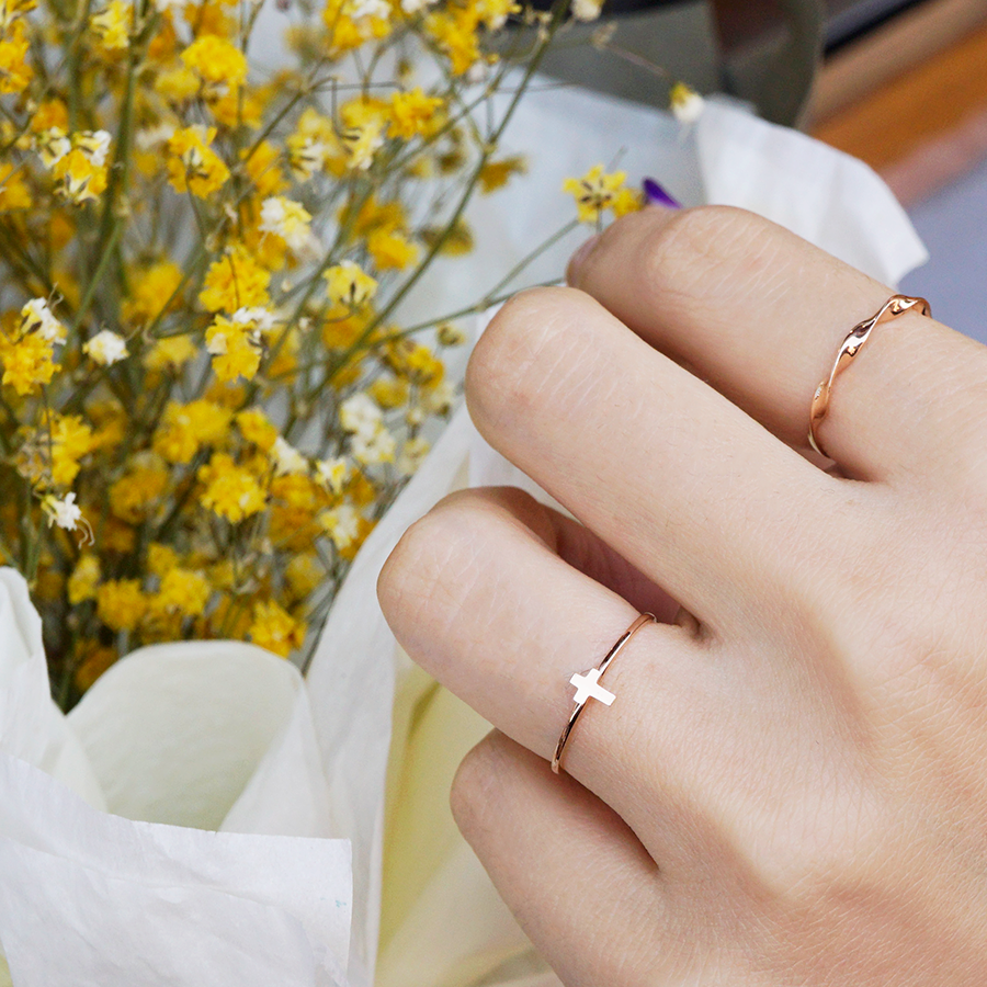 <b><p>gold rose simple The Cs Layered ring pot</p></b><b><p>ゴールド ローズ シンプル クロス 重ね着 リング ポイント 検知 ガード ロザリオ</p></b><br /><br /><p align='center'>