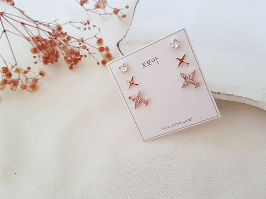 <b><p>flower Dp Silv fing Cubic earr set Spr Statue</p></b><b><p>フラワー ドロップ ウンチム キュービック イヤリング セット 春身上ワンピース</p></b><br /><br /><p align='center'>