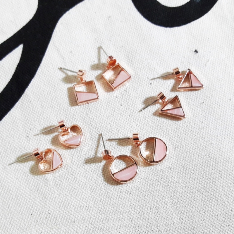 <b><p>Minal Figure Drop earrg Date look Paisley</p></b><b><p>ミニマル 図形 ドロップ イヤリング デートルック パチルク おしゃれ良い エッジのある</p></b><br /><br /><p align='center'>