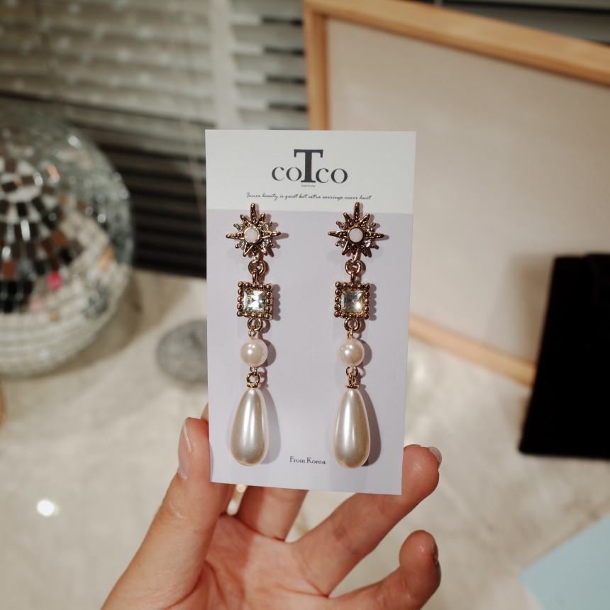 <b><p>spring sunlight Old-fashioned Pearl Drop</p></b><b><p>春 日差し 古風 真珠 ドロップ イヤリング</p></b><br /><br /><p align='center'>
