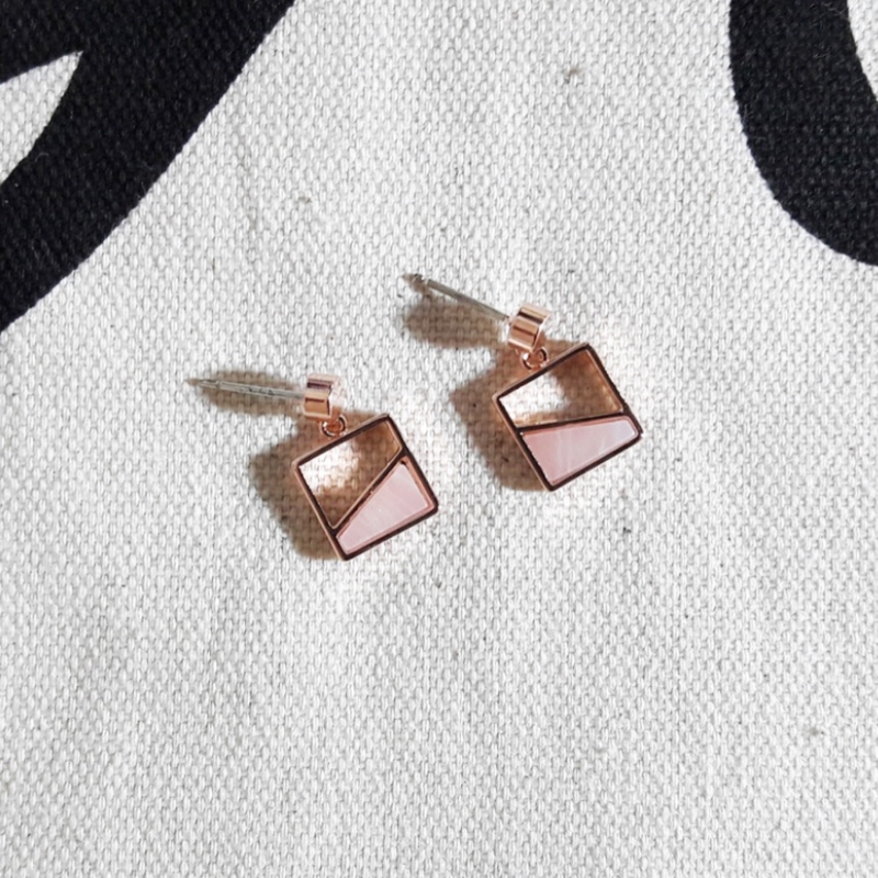 <b><p>Minal Figure Drop earrg Date look Paisley</p></b><b><p>ミニマル 図形 ドロップ イヤリング デートルック パチルク おしゃれ良い エッジのある</p></b><br /><br /><p align='center'>