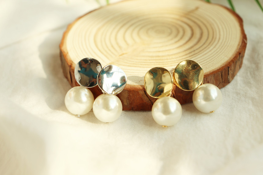 <b><p>simple Pearl Drop Erings Bold Fashionab styl</p></b><b><p>シンプル 真珠 ドロップイヤリング ボールドた ファッショナブルなスタイ 女性な雰囲気</p></b><br /><br /><p align='center'>
