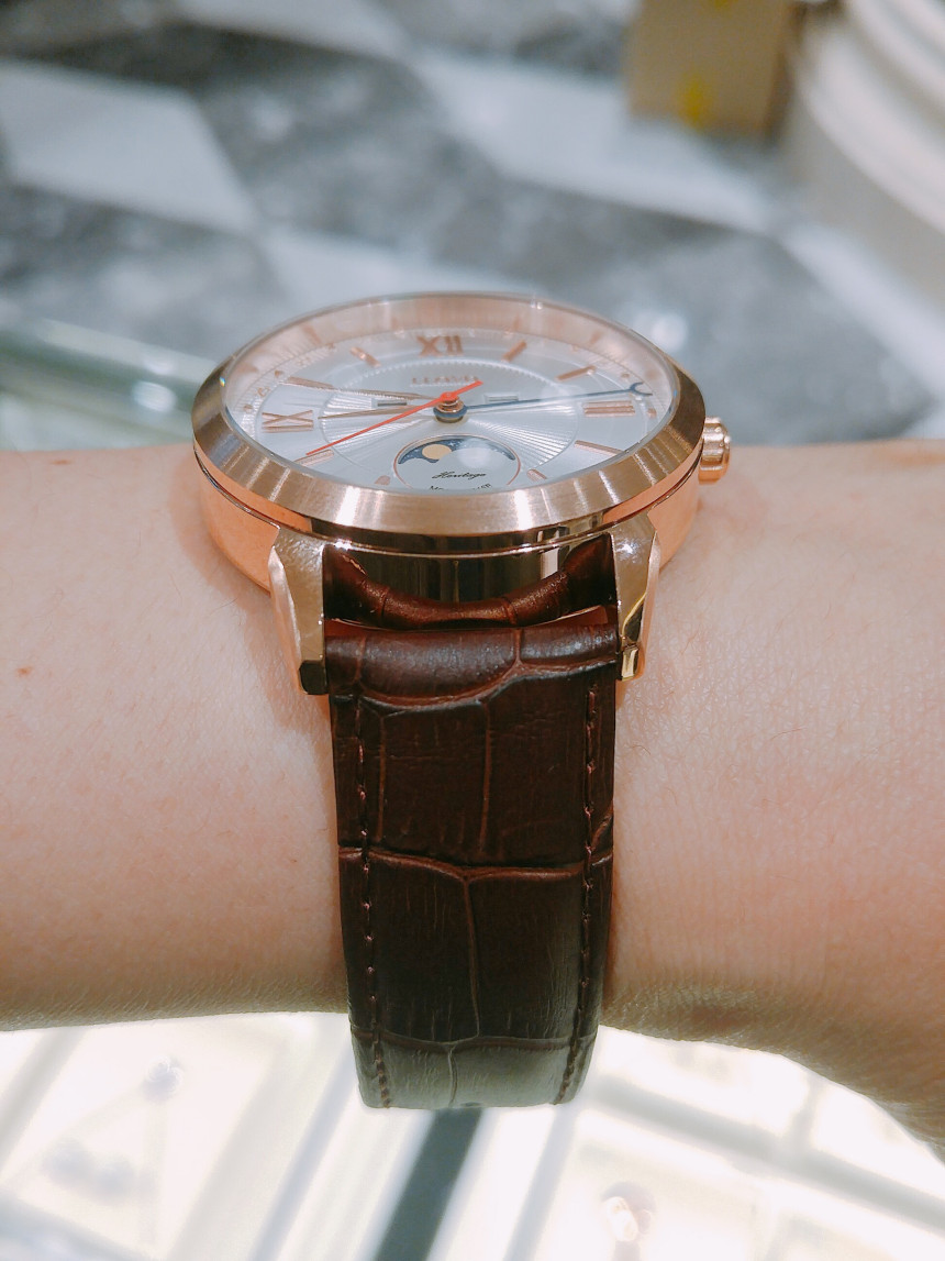 <b><p>Lloyd Moon Phase leather coup cck LL2M17V71CGB</p></b><b><p>ロイド ムーンフェイズ レザー カップル 時計 LL2M17V71CGB 男 女性</p></b><br /><br /><p align='center'>