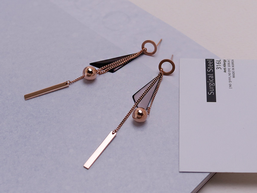 <b><p>Haan Surge Steel earring titium staless Simp</p></b><b><p>しオンドゥ 書かれているカールスチール イヤリング チタン ステンレス シンプルな</p></b><br /><br /><p align='center'>