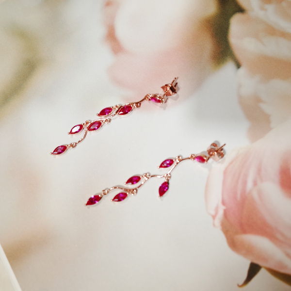 <b><p>Tulip Ruby cic Silver fing earr</p></b><b><p>チューリップ ルビーキビック ウンチム イヤリング</p></b><br /><br /><p align='center'>