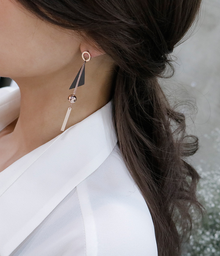 <b><p>Haan Surge Steel earring titium staless Simp</p></b><b><p>しオンドゥ 書かれているカールスチール イヤリング チタン ステンレス シンプルな</p></b><br /><br /><p align='center'>