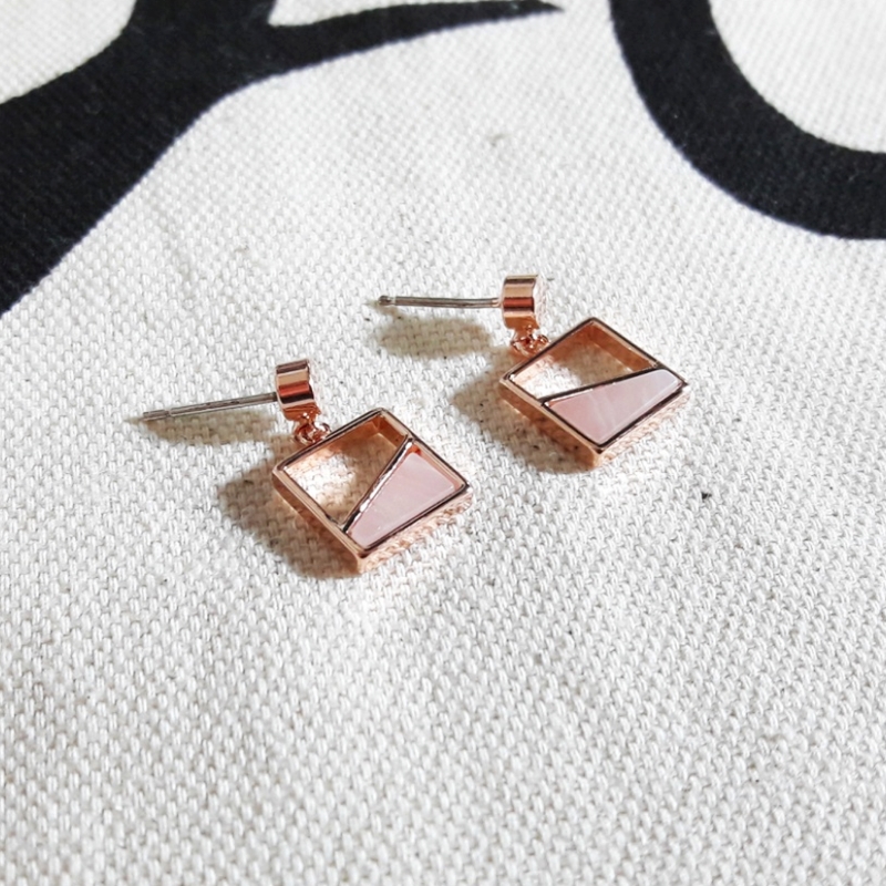 <b><p>Minal Figure Drop earrg Date look Paisley</p></b><b><p>ミニマル 図形 ドロップ イヤリング デートルック パチルク おしゃれ良い エッジのある</p></b><br /><br /><p align='center'>