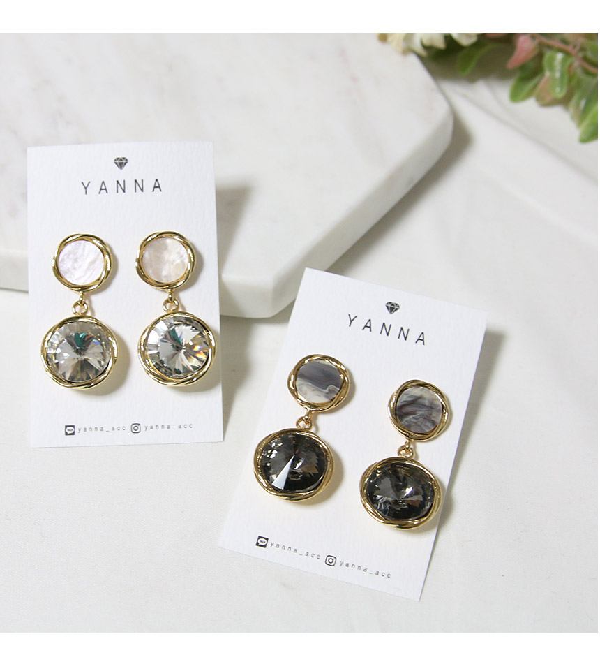 <b><p>Yanna Mourning stone Cubic Drop earr Simple</p></b><b><p>ヤンナ 無排 ストーン キュービック ドロップ イヤリング シンプルモダン アンティーク</p></b><br /><br /><p align='center'>