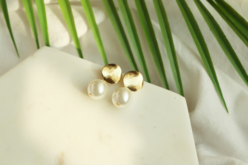 <b><p>simple Pearl Drop Erings Bold Fashionab styl</p></b><b><p>シンプル 真珠 ドロップイヤリング ボールドた ファッショナブルなスタイ 女性な雰囲気</p></b><br /><br /><p align='center'>