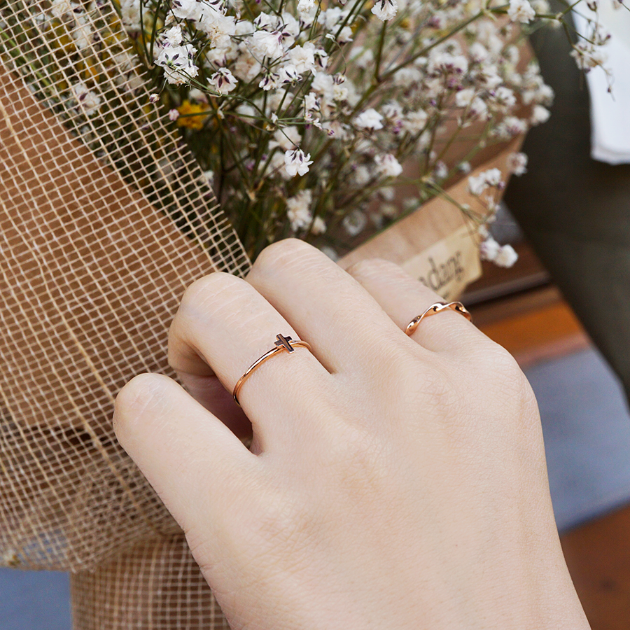 <b><p>gold rose simple The Cs Layered ring pot</p></b><b><p>ゴールド ローズ シンプル クロス 重ね着 リング ポイント 検知 ガード ロザリオ</p></b><br /><br /><p align='center'>