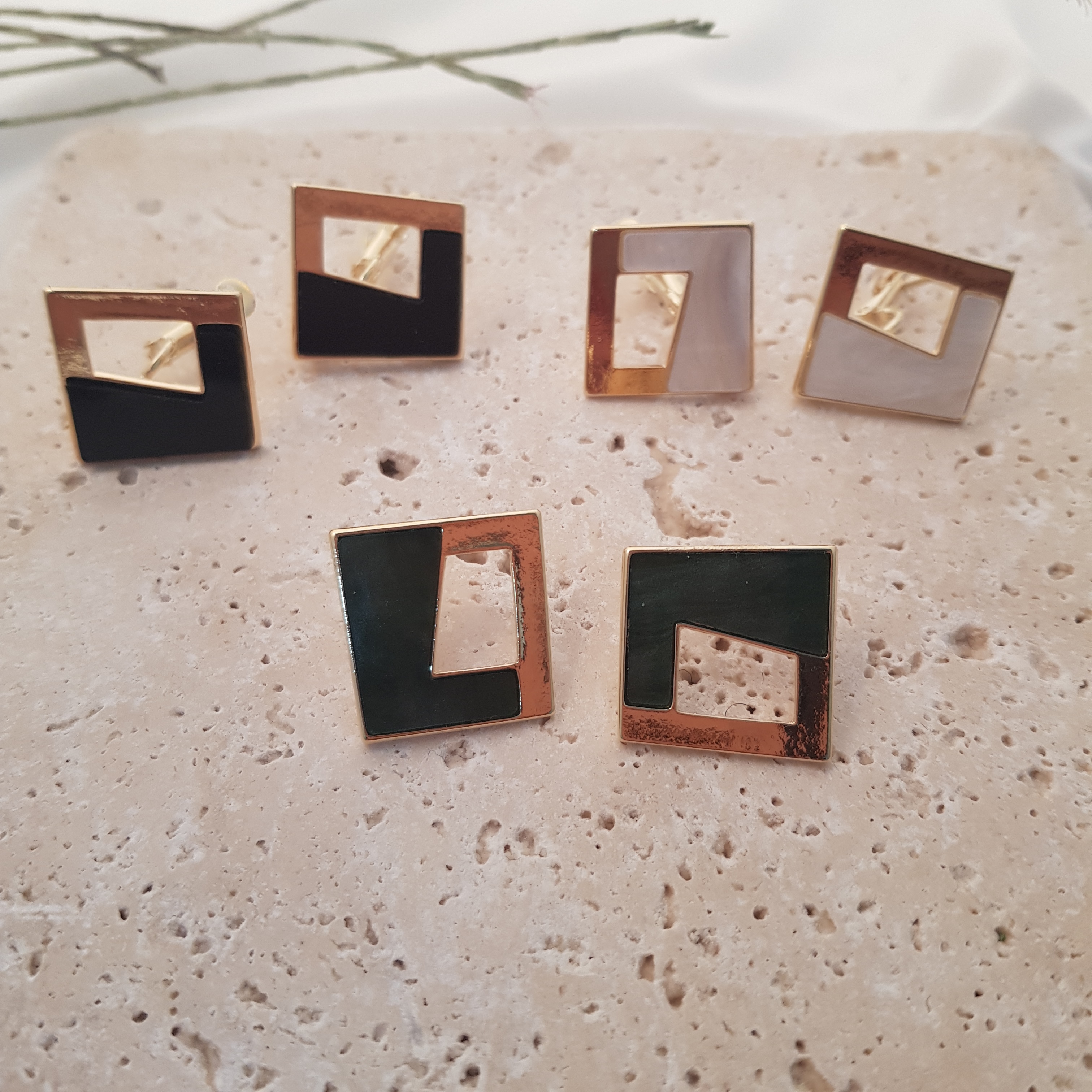 <b><p>square acryl ering Clean ste Modn Rish Eag</p></b><b><p>スクエア アクリル グィチ イヤリング すっきりとしたスタイル モダンな リッシュな</p></b><br /><br /><p align='center'>