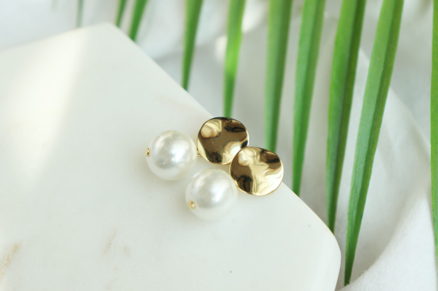 <b><p>simple Pearl Drop Erings Bold Fashionab styl</p></b><b><p>シンプル 真珠 ドロップイヤリング ボールドた ファッショナブルなスタイ 女性な雰囲気</p></b><br /><br /><p align='center'>
