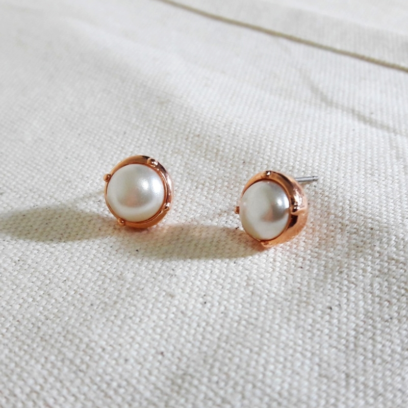 <b><p>Pearl Drop ring Date look Paisley Nice to</p></b><b><p>真珠 ドロップ イヤリング デートルック パチルク おしゃれ良い エッジのある 一つだけで説得力の</p></b><br /><br /><p align='center'>