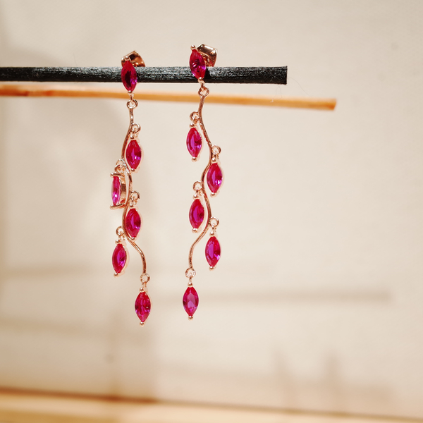 <b><p>Tulip Ruby cic Silver fing earr</p></b><b><p>チューリップ ルビーキビック ウンチム イヤリング</p></b><br /><br /><p align='center'>