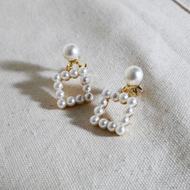 <b><p>Pearl Drop ring Date look Paisley Nice to</p></b><b><p>真珠 ドロップ イヤリング デートルック パチルク おしゃれ良い エッジのある 一つだけで説得力の</p></b><br /><br /><p align='center'>