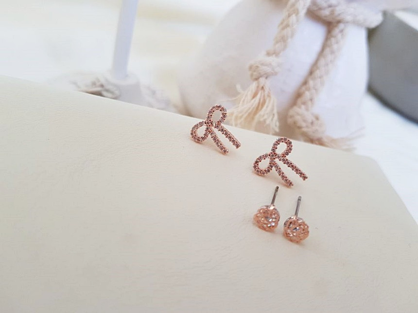 <b><p>flower Dp Silv fing Cubic earr set Spr Statue</p></b><b><p>フラワー ドロップ ウンチム キュービック イヤリング セット 春身上ワンピース</p></b><br /><br /><p align='center'>