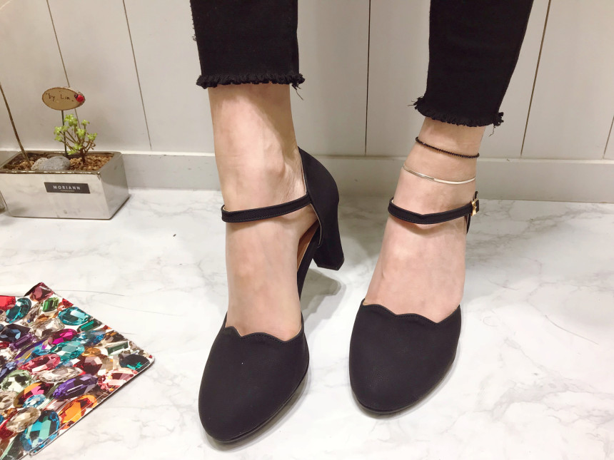 <b><p>wave Go Middle heel Strap pump Korean Colge</p></b><b><p>波 行って見れ ミドルヒール ストラップ パンプス 韓国語 大学生デイリック 女性カジュア</p></b><br /><br /><p align='center'>