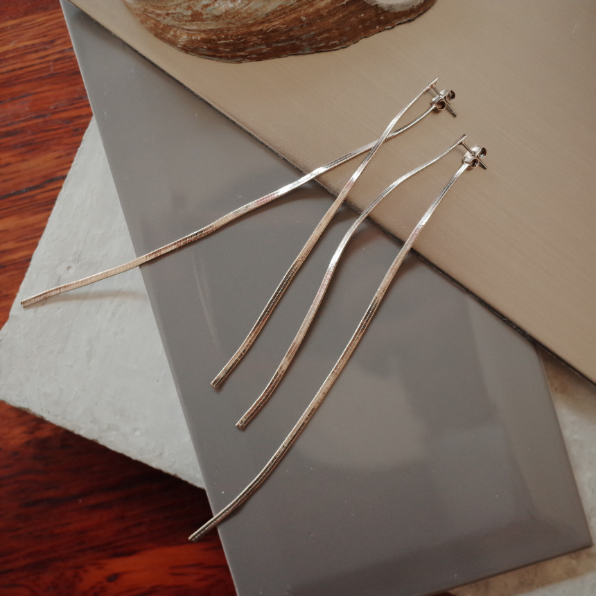 <b><p>NO104 Bijou Silver fing Lo front Back cha</p></b><b><p>NO104 ビジュー ウンチム ロング 前 後チェーン イヤリ シックな ユニーデザイン</p></b><br /><br /><p align='center'>