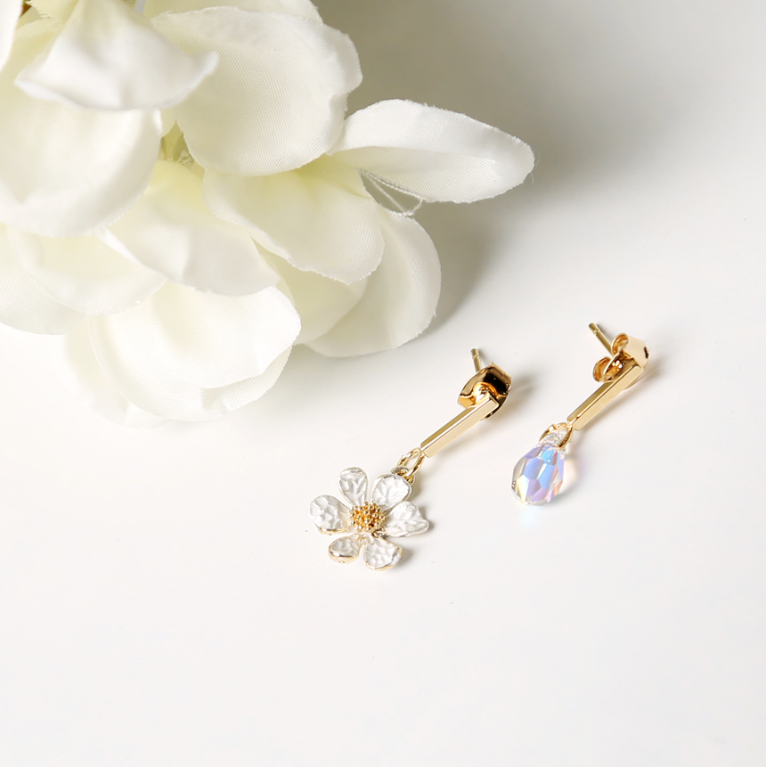 <b><p>Mourning flower Swal Unknn Drop earr Cubic</p></b><b><p>無排 フラワー スワロー オンバル ドロップ イヤリング キュービック ラグジュアリー</p></b><br /><br /><p align='center'>