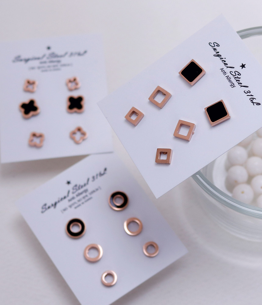 <b><p>Black Square 6 pieces Surge Steel ering titanium</p></b><b><p>ブラックスクエア6ピース 書かれているカールスチール イヤリング チタン ステンレス</p></b><br /><br /><p align='center'>