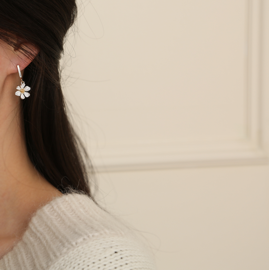 <b><p>Mourning flower Swal Unknn Drop earr Cubic</p></b><b><p>無排 フラワー スワロー オンバル ドロップ イヤリング キュービック ラグジュアリー</p></b><br /><br /><p align='center'>