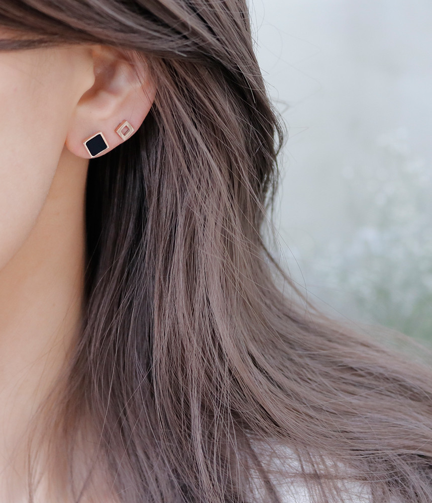 <b><p>Black Square 6 pieces Surge Steel ering titanium</p></b><b><p>ブラックスクエア6ピース 書かれているカールスチール イヤリング チタン ステンレス</p></b><br /><br /><p align='center'>