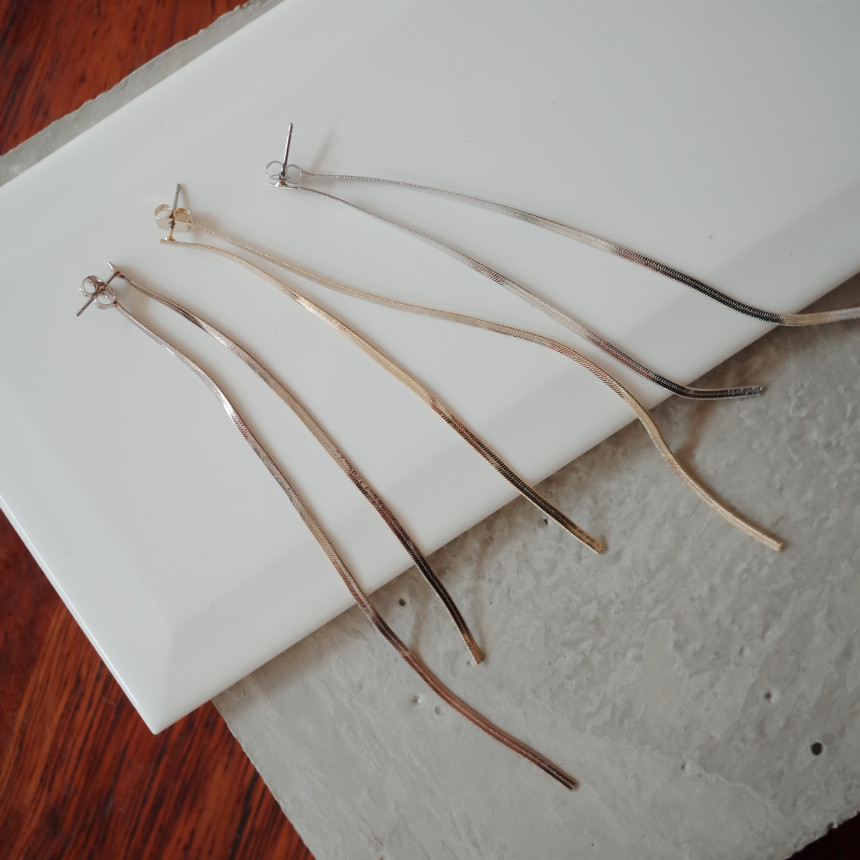 <b><p>NO104 Bijou Silver fing Lo front Back cha</p></b><b><p>NO104 ビジュー ウンチム ロング 前 後チェーン イヤリ シックな ユニーデザイン</p></b><br /><br /><p align='center'>