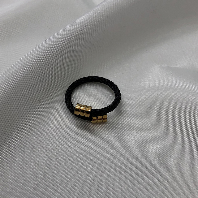 <b><p>wire ring black Man ddy co Look at work Sweet</p></b><b><p>ワイヤー リング 黒 男ダンディコーディネート 出勤ルック サンコム若々しく 残っバカンス</p></b><br /><br /><p align='center'>