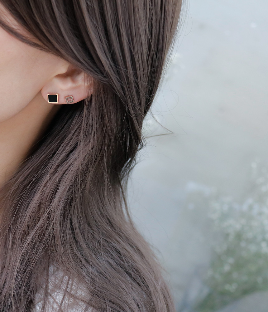 <b><p>Black Square 6 pieces Surge Steel ering titanium</p></b><b><p>ブラックスクエア6ピース 書かれているカールスチール イヤリング チタン ステンレス</p></b><br /><br /><p align='center'>