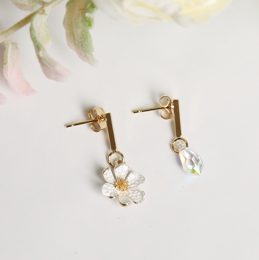 <b><p>Mourning flower Swal Unknn Drop earr Cubic</p></b><b><p>無排 フラワー スワロー オンバル ドロップ イヤリング キュービック ラグジュアリー</p></b><br /><br /><p align='center'>