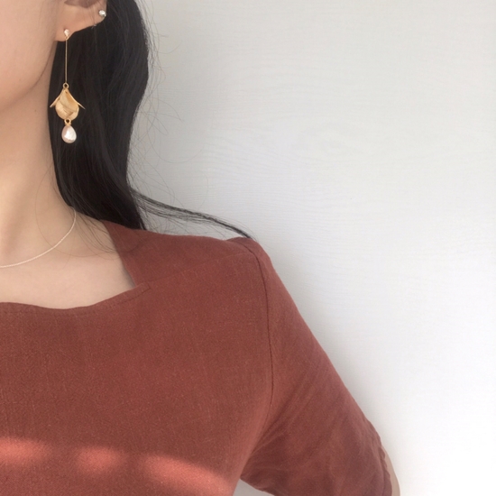 <b><p>Amiens flower bell earing Nick-free simple</p></b><b><p>アミアンス フラワー ベル イヤリング 無ニッケル シンプル 花のグ ゴールド ティーク</p></b><br /><br /><p align='center'>