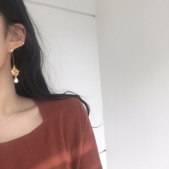 <b><p>Amiens flower bell earing Nick-free simple</p></b><b><p>アミアンス フラワー ベル イヤリング 無ニッケル シンプル 花のグ ゴールド ティーク</p></b><br /><br /><p align='center'>