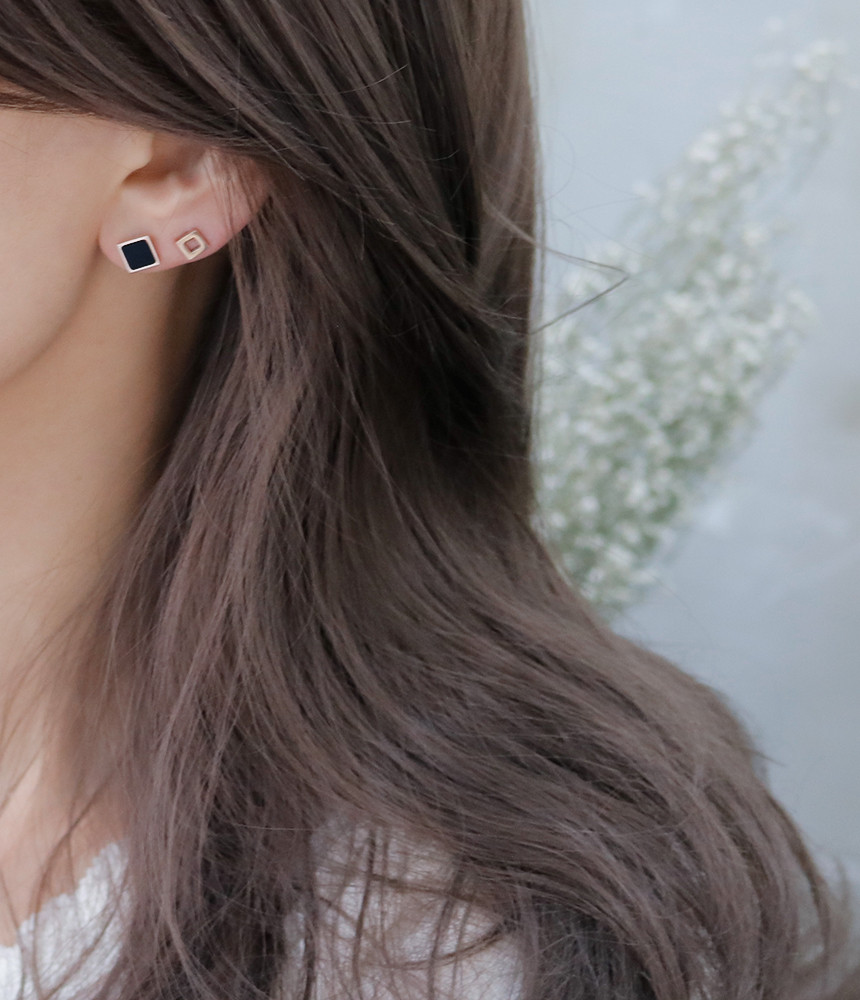 <b><p>Black Square 6 pieces Surge Steel ering titanium</p></b><b><p>ブラックスクエア6ピース 書かれているカールスチール イヤリング チタン ステンレス</p></b><br /><br /><p align='center'>