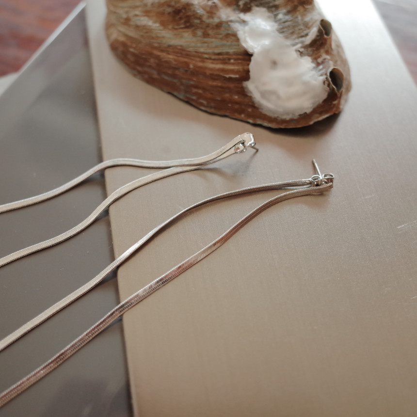 <b><p>NO104 Bijou Silver fing Lo front Back cha</p></b><b><p>NO104 ビジュー ウンチム ロング 前 後チェーン イヤリ シックな ユニーデザイン</p></b><br /><br /><p align='center'>