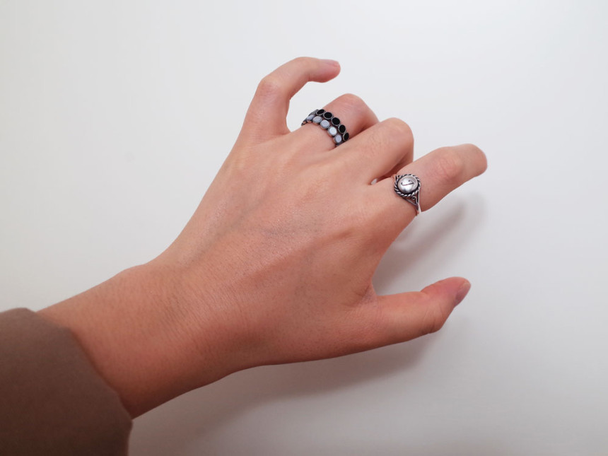 <b><p>silver Moth-Daught onyx Dgle ring ste Turquoise</p></b><b><p>シルバー 螺鈿 オニキス ドングル 原石 ターコイズ 重ね着 20代の女性</p></b><br /><br /><p align='center'>