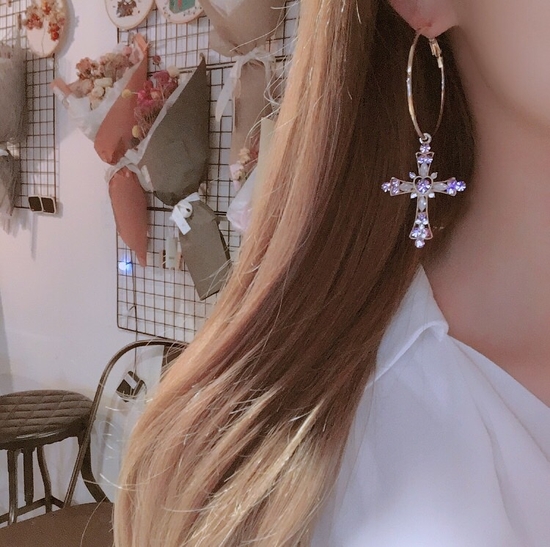 <b><p>Saturn The Cross earring Good pot cycle Bl-bl</p></b><b><p>サターン クロス イヤリング ポイントサイクル良い ケバケバした ユニークアクセサリー</p></b><br /><br /><p align='center'>