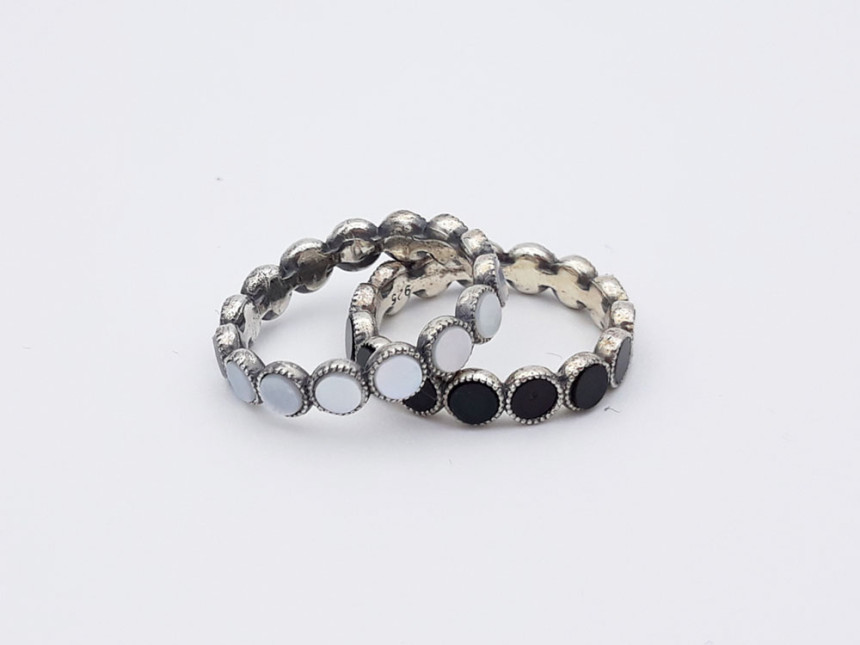 <b><p>silver Moth-Daught onyx Dgle ring ste Turquoise</p></b><b><p>シルバー 螺鈿 オニキス ドングル 原石 ターコイズ 重ね着 20代の女性</p></b><br /><br /><p align='center'>