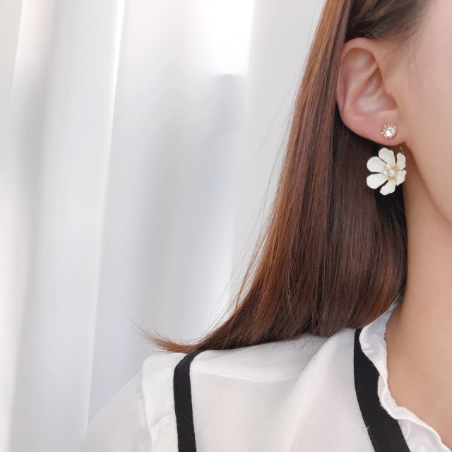 <b><p>Blooming fwer earr Cubic Two way Drop 4 cor</p></b><b><p>ブルーミング フラワー イヤリ キュービック ツーウェイ ドロップ 4 色 アンティーク</p></b><br /><br /><p align='center'>