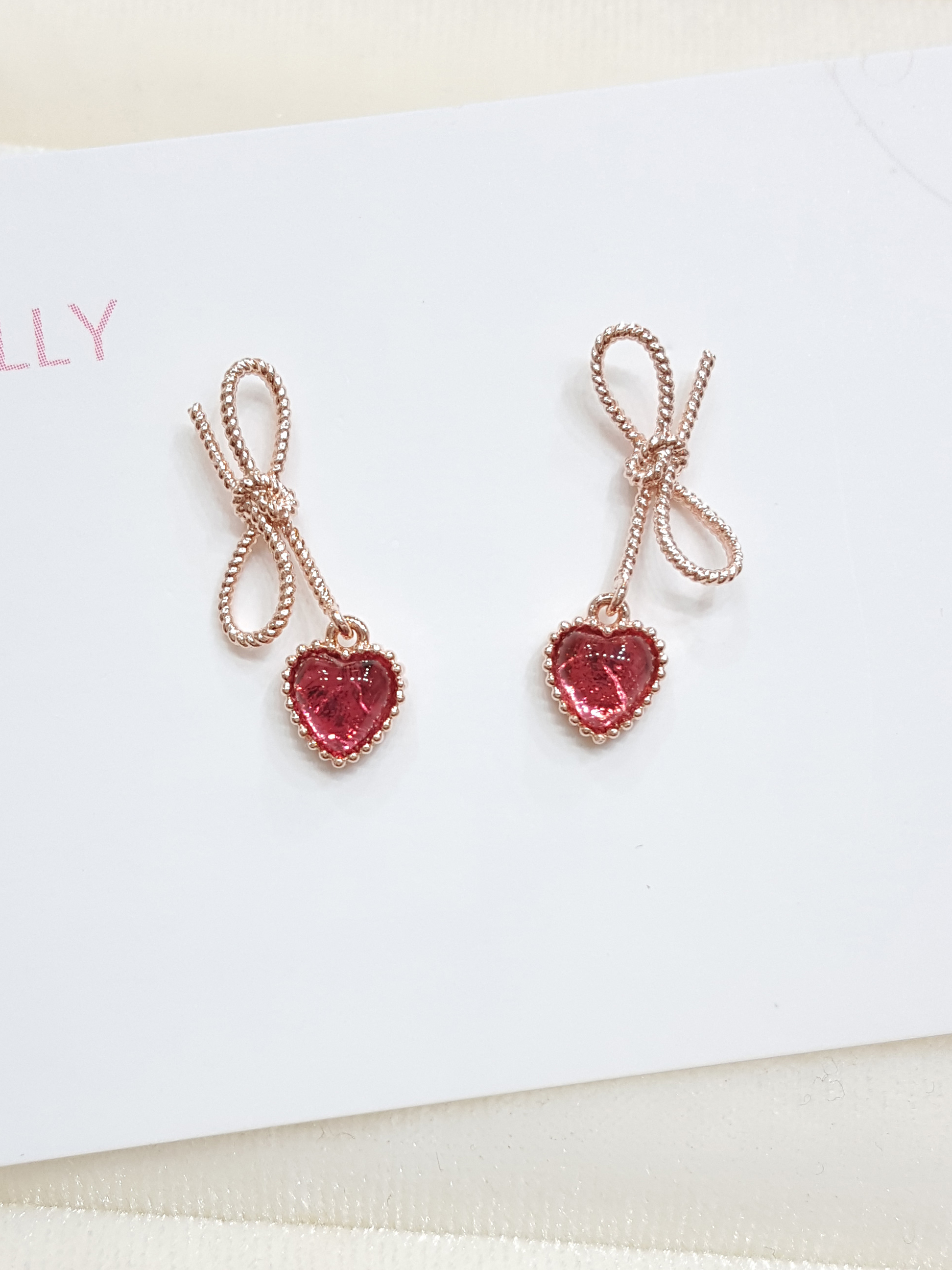 <b><p>Red Ribbon earing</p></b><b><p>レッドリボン イヤリング</p></b><br /><br /><p align='center'>