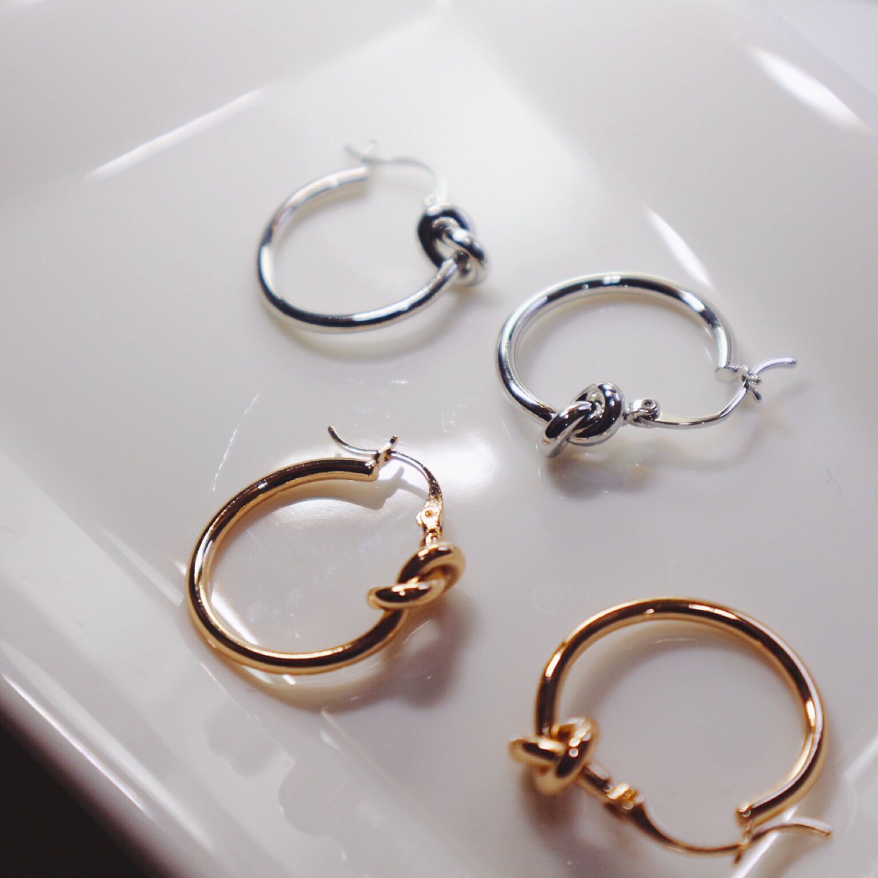 <b><p>knot ring ear</p></b><b><p>結び目 リング イヤ</p></b><br /><br /><p align='center'>