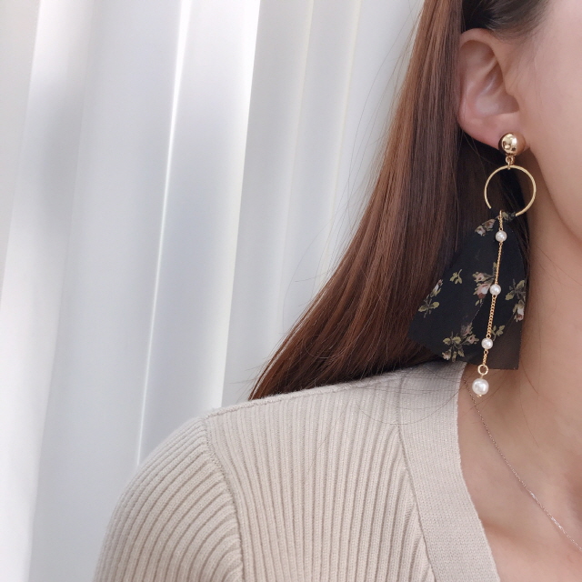 <b><p>Mary Jane Chiffon flower Pel Drop eing 3</p></b><b><p>メアリー・ジェーン シフォン フラワー 真珠 ドロップ イヤリング 3 色 レース</p></b><br /><br /><p align='center'>