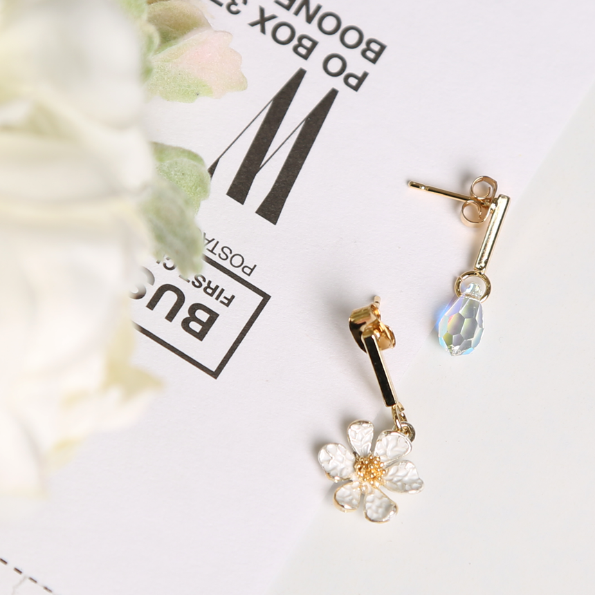 <b><p>Mourning flower Swal Unknn Drop earr Cubic</p></b><b><p>無排 フラワー スワロー オンバル ドロップ イヤリング キュービック ラグジュアリー</p></b><br /><br /><p align='center'>