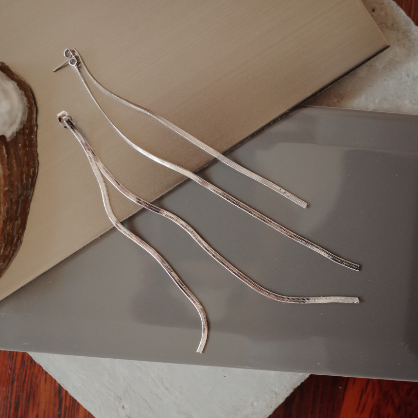 <b><p>NO104 Bijou Silver fing Lo front Back cha</p></b><b><p>NO104 ビジュー ウンチム ロング 前 後チェーン イヤリ シックな ユニーデザイン</p></b><br /><br /><p align='center'>