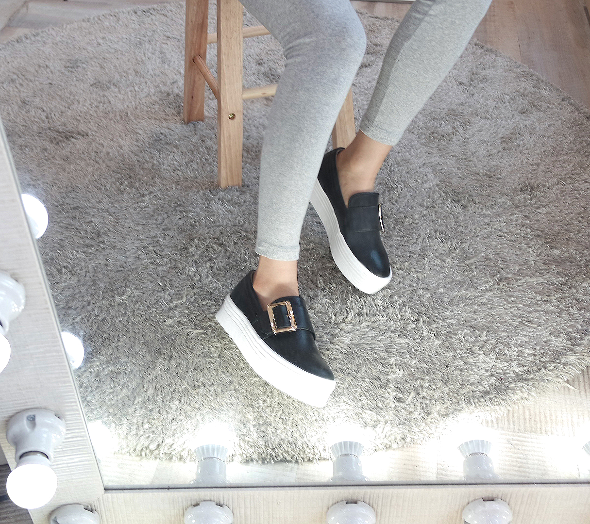 <b><p>Korean Harley squa buck lther Slip-on fema</p></b><b><p>韓国語 ハーレー 正方形 バックル レザー 厚底 スリップオン 女性 スニーカー</p></b><br /><br /><p align='center'>
