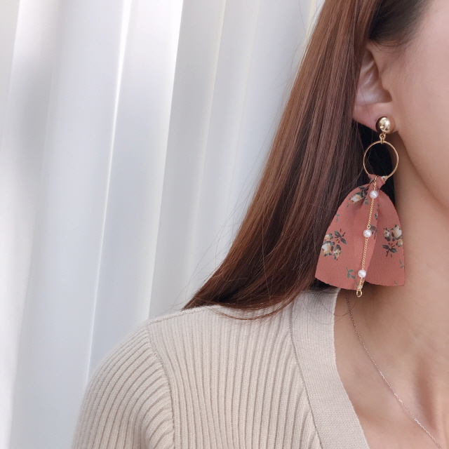 <b><p>Mary Jane Chiffon flower Pel Drop eing 3</p></b><b><p>メアリー・ジェーン シフォン フラワー 真珠 ドロップ イヤリング 3 色 レース</p></b><br /><br /><p align='center'>