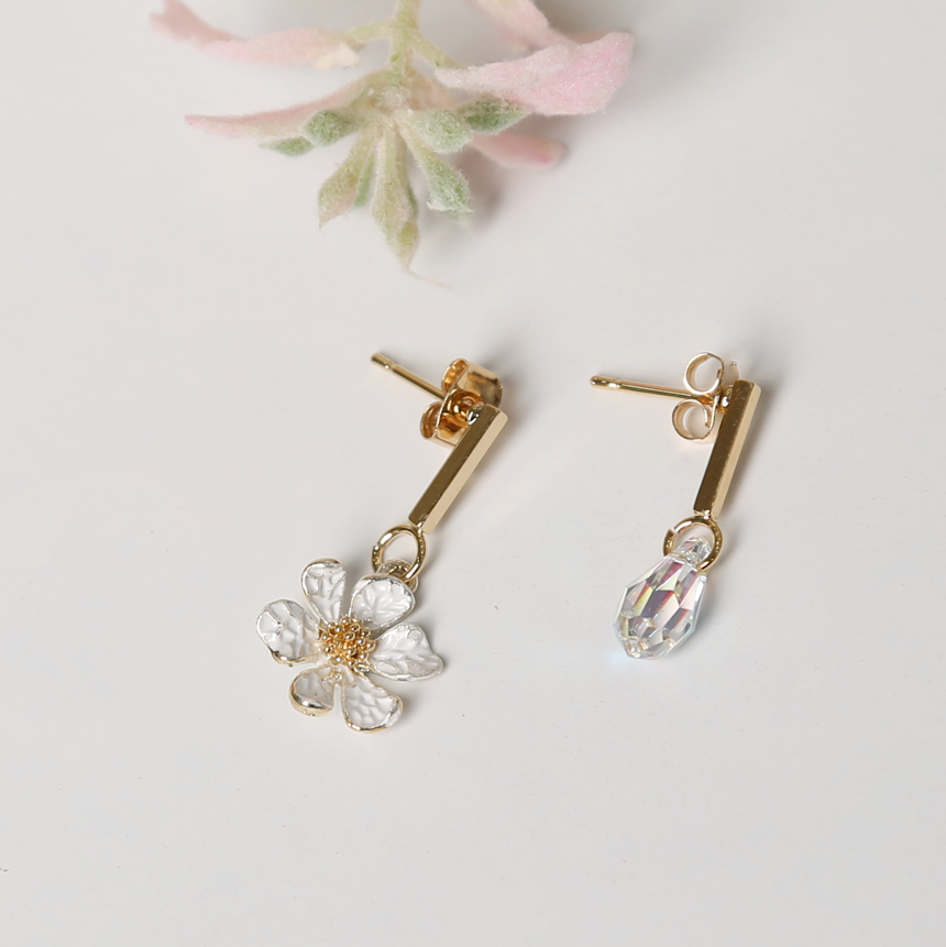 <b><p>Mourning flower Swal Unknn Drop earr Cubic</p></b><b><p>無排 フラワー スワロー オンバル ドロップ イヤリング キュービック ラグジュアリー</p></b><br /><br /><p align='center'>