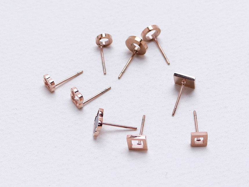 <b><p>Black Clover 6 pieces Surge Steel earring</p></b><b><p>ブラッククローバー6ピース 書かれているカールスチール イヤリング チタン ステンレス</p></b><br /><br /><p align='center'>