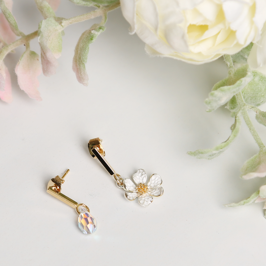 <b><p>Mourning flower Swal Unknn Drop earr Cubic</p></b><b><p>無排 フラワー スワロー オンバル ドロップ イヤリング キュービック ラグジュアリー</p></b><br /><br /><p align='center'>